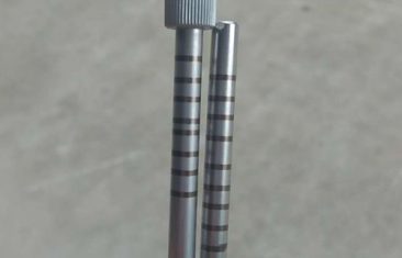 Tubo de aço inoxidável com marca preta